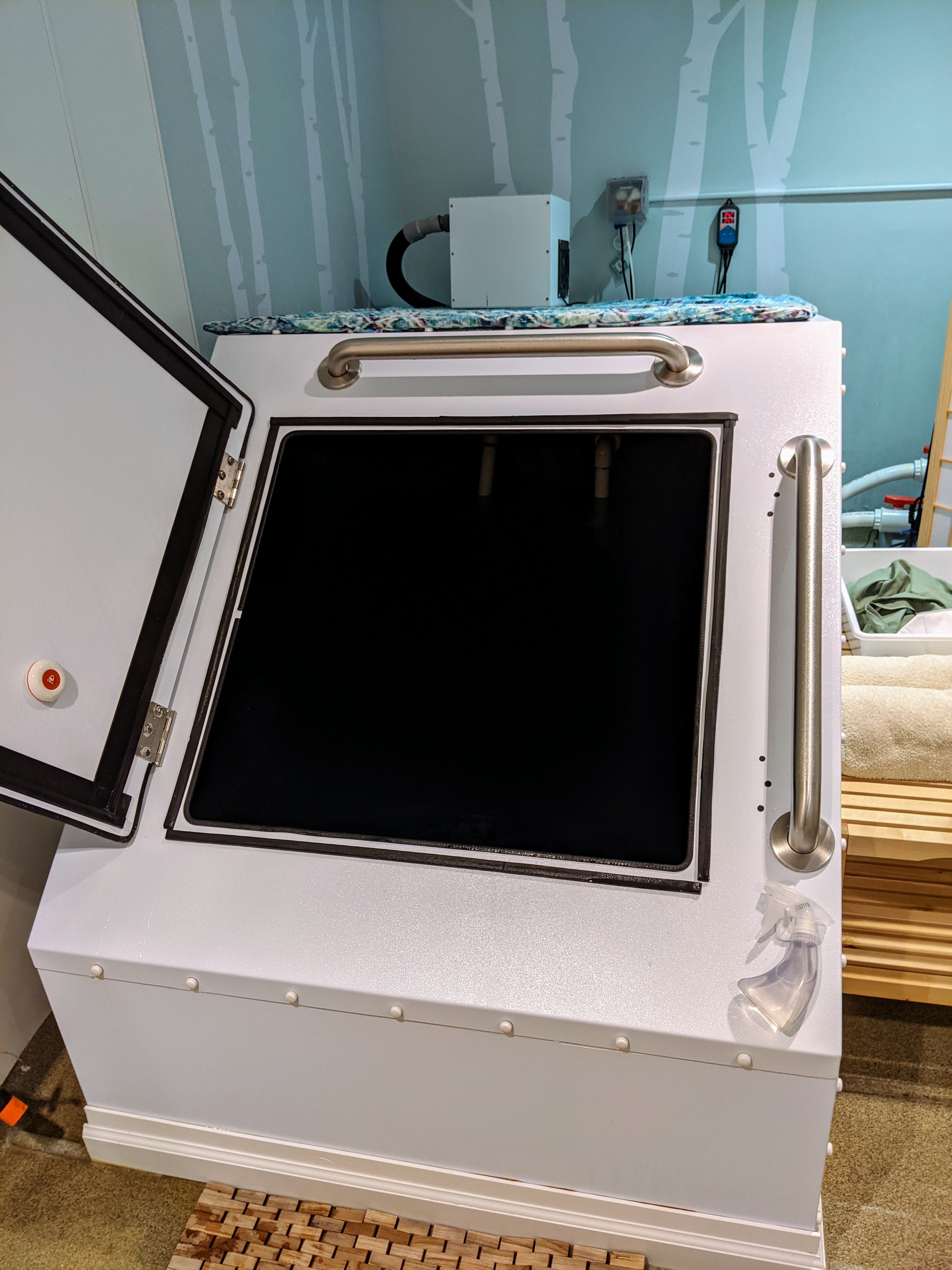 Tank with door open